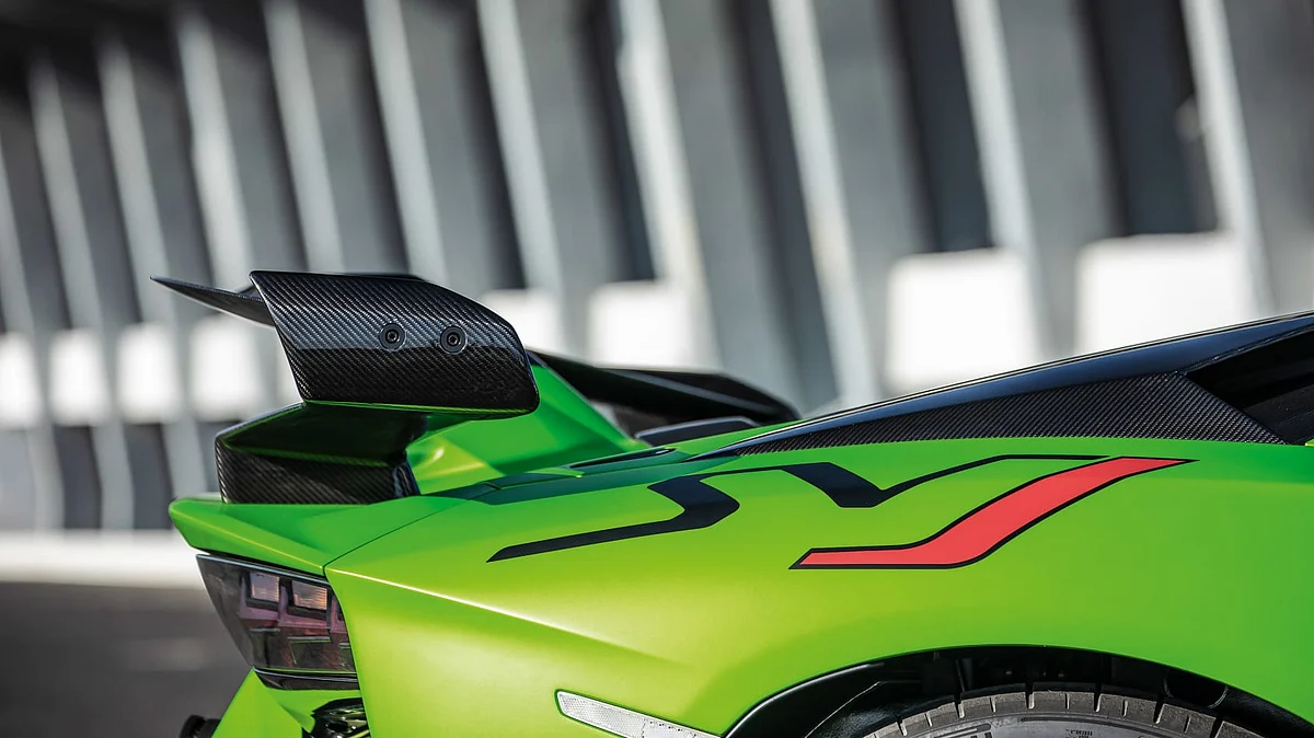 Rear spoilers