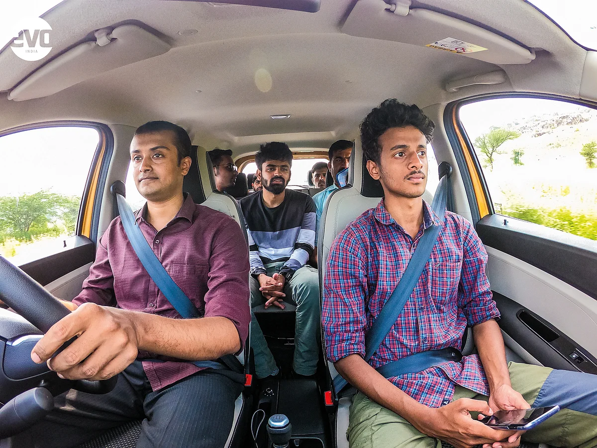 3 row Seating space