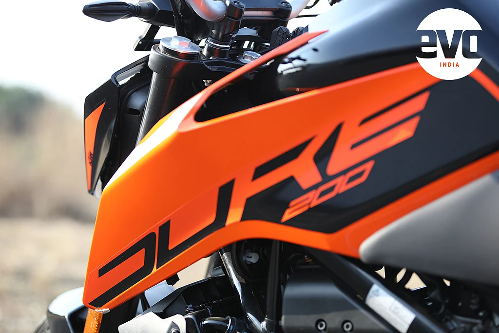 The tank too is straight off the 250 Duke