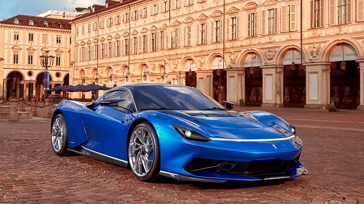 Small colour details that hark back to historic Pininfarina cars such as the legendary Ferrari Modulo concept.