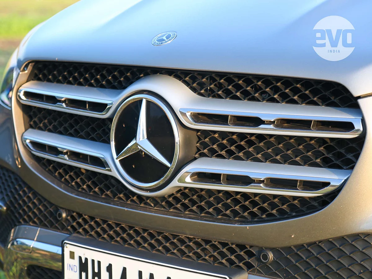 Large Mercedes-Benz logo makes the GLE look imposing