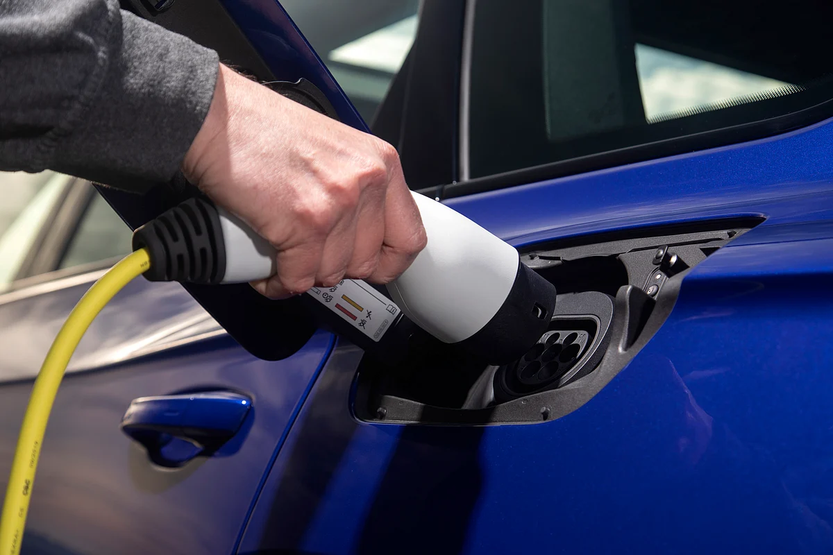 2021 Volkswagen Touareg R charging