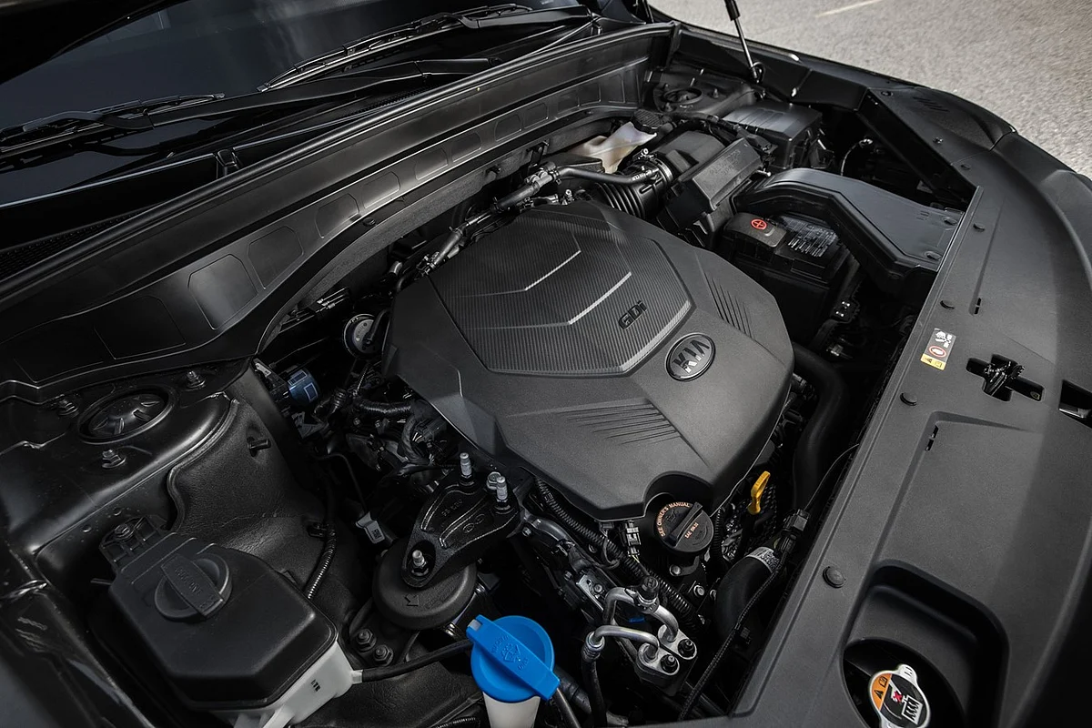It gets a V6 petrol motor that produces 291hp and 355Nm of torque.