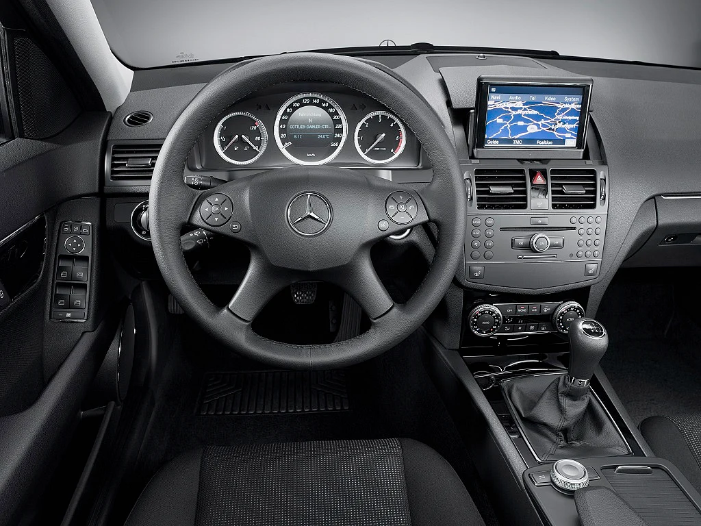 Mercedes-Benz Luxury steering wheel