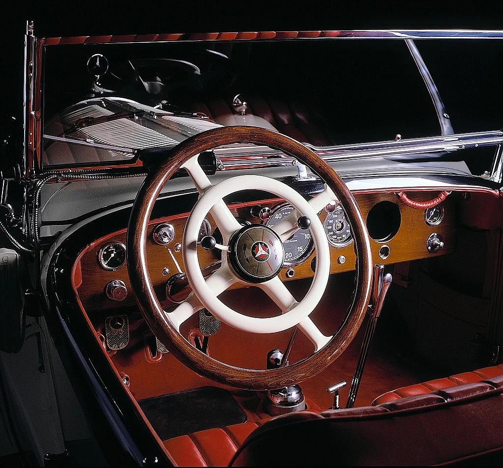1920s: The horn ring makes its appearance