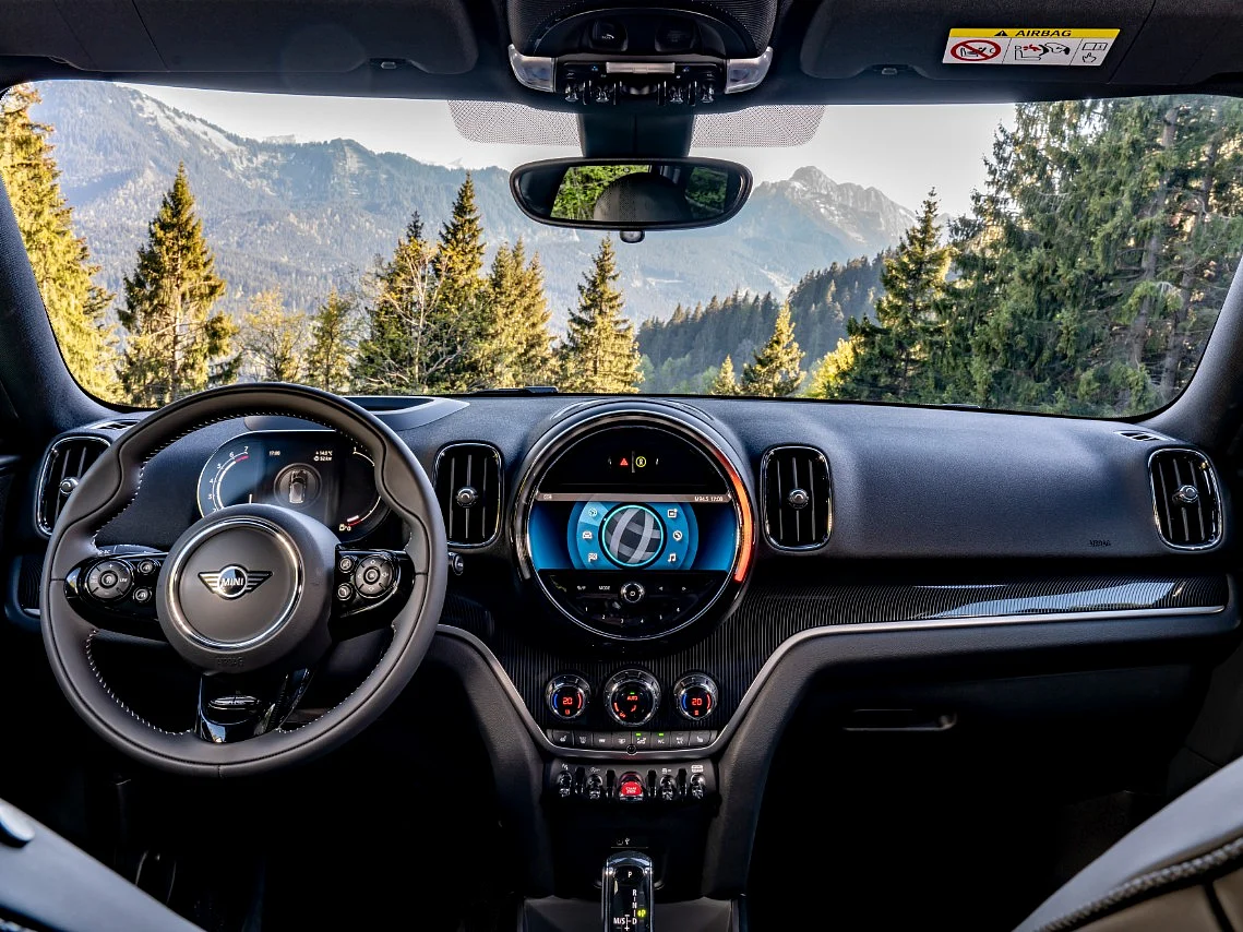 The Countryman gets a 5.0-inch digital instrument cluster with piano black interiors.