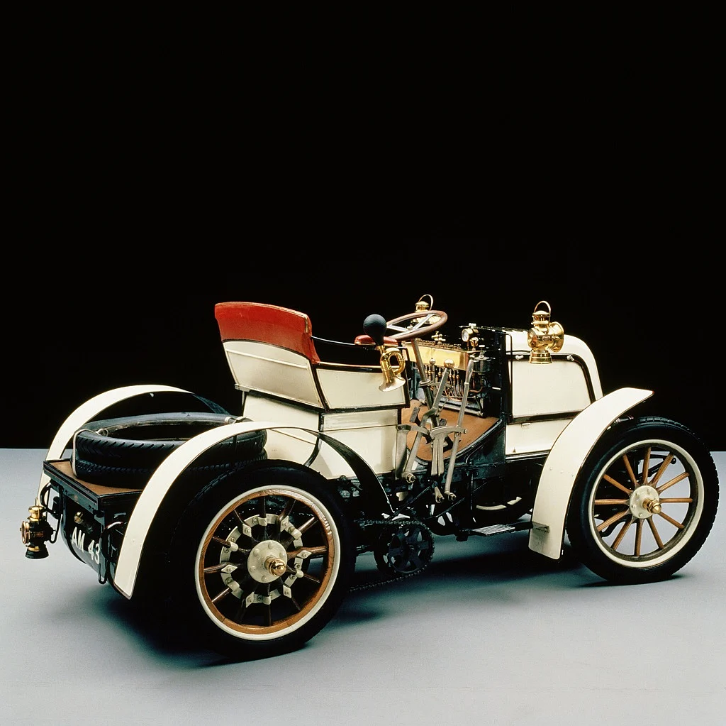 1900 Daimler Phoenix racecar, the first Daimler with a steering wheel