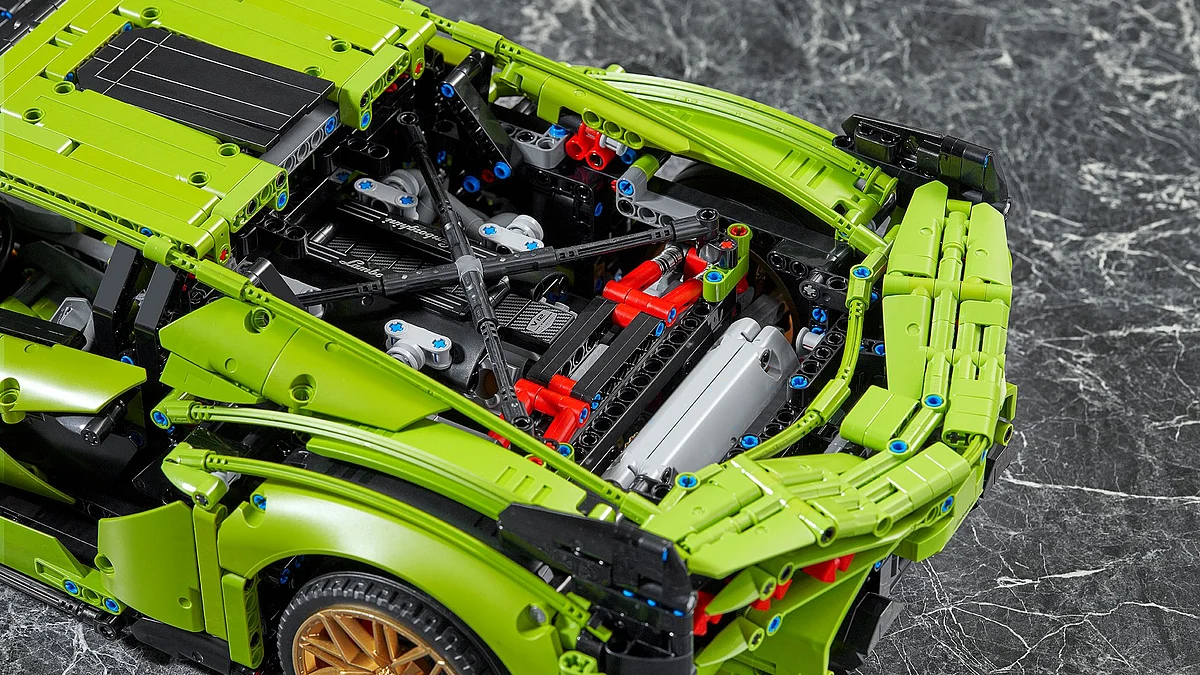 That's a replica of the V12 engine