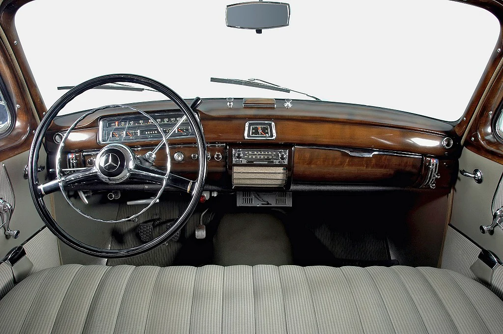 1951: The column gearshift makes its debut