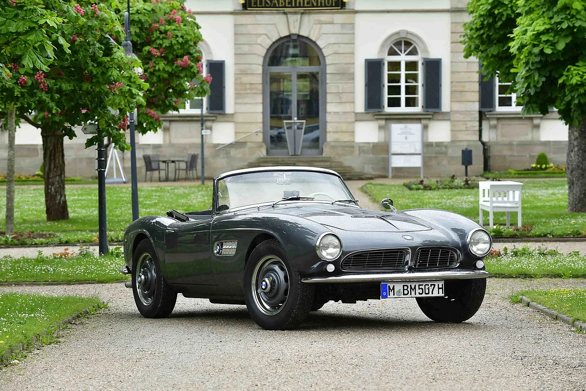 A stunning iteration of the kidney grille!