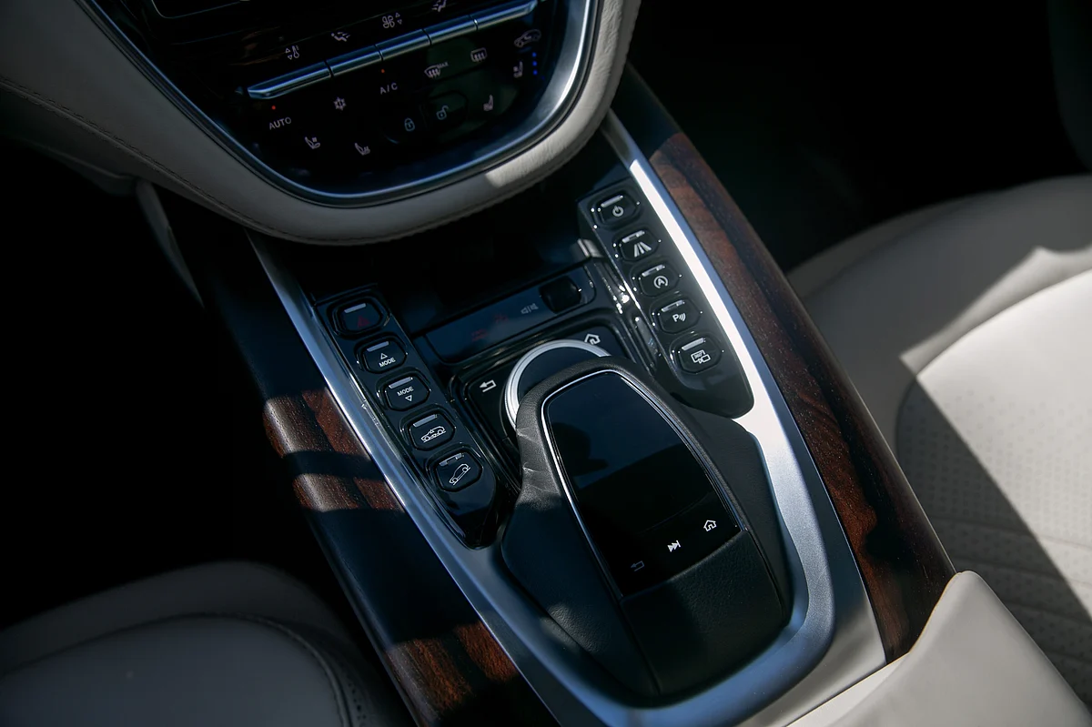 COMAND module straight lift from previous-gen Mercedes-Benz models