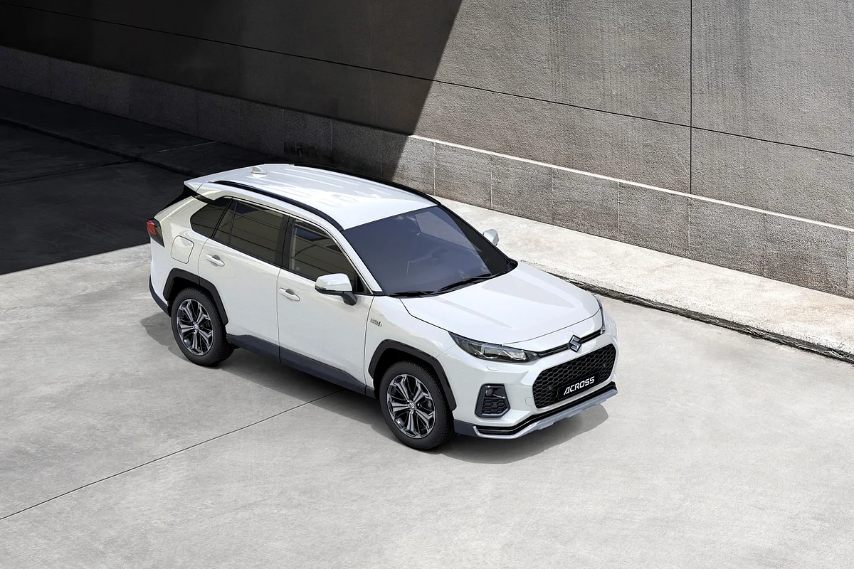 Slimmer headlights and subtle differences in grille and chin spolier/fog lights the differentiating factors between the RAV4 and ACross