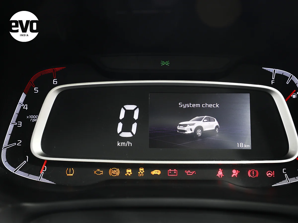 Part digital, part analogue instrument cluster