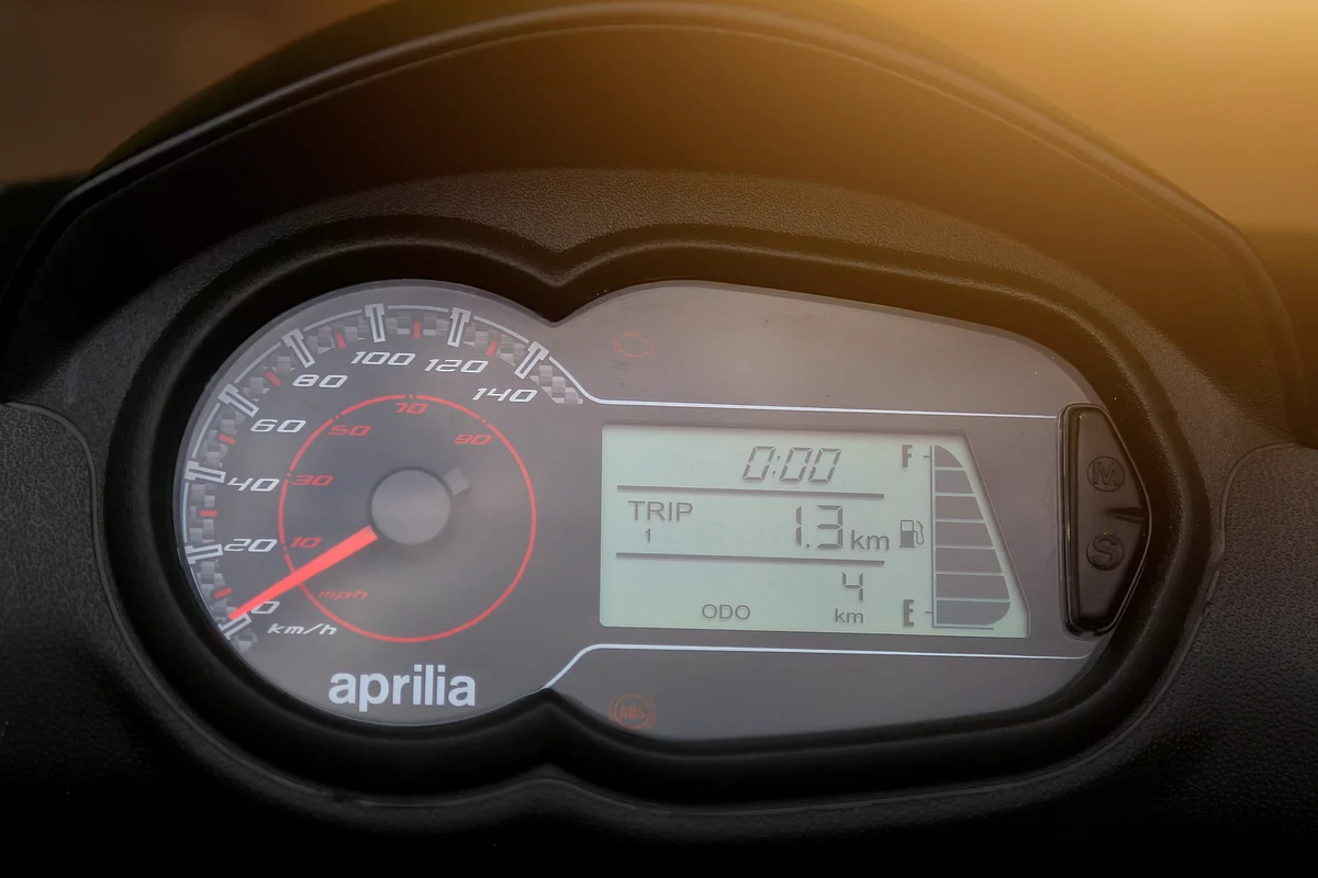 Analog-digital instrument cluster