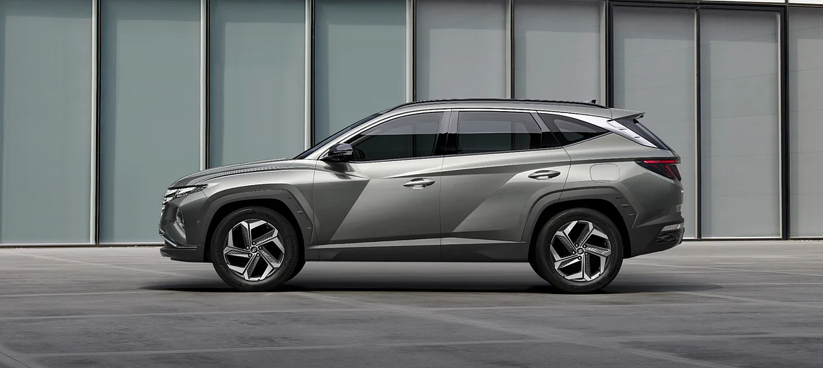 Overall shape now a lot more angular, with an almost coupe-SUV silhouette