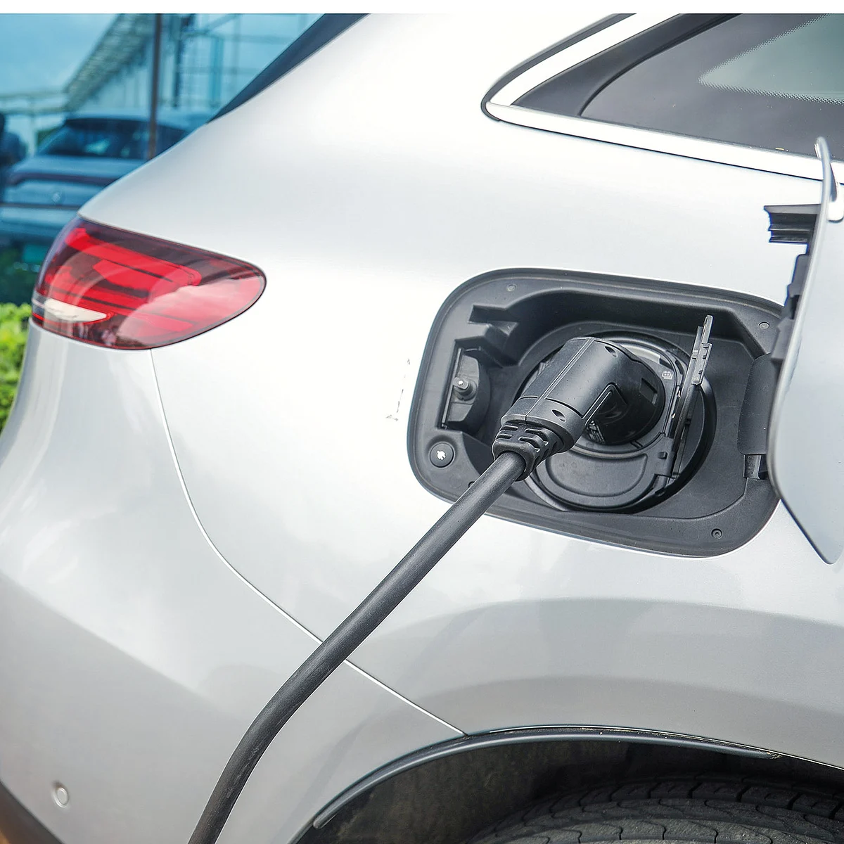A 3-pin home socket takes 21 hours for a full charge while a DC fast charger takes only 90 minutes