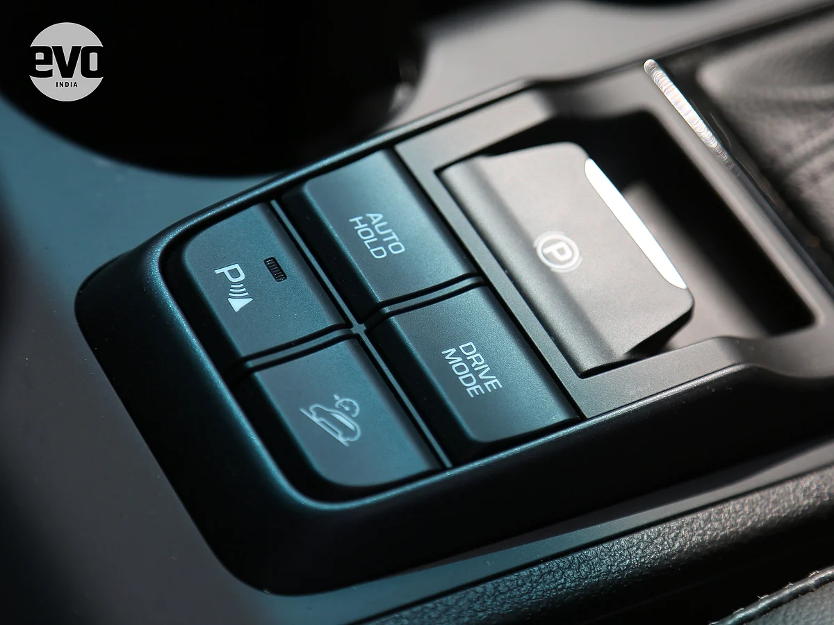 Centrally placed buttons for different drive modes