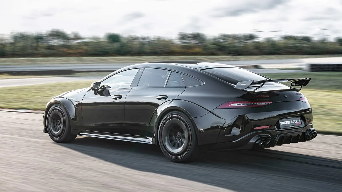 The exterior design hasn’t remained untouched on the Rocket 900