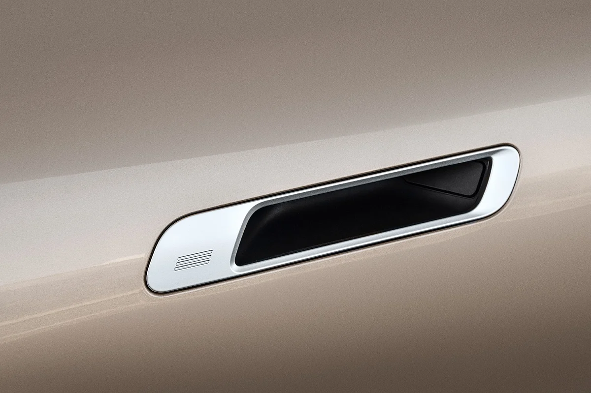Flush-fit door handles remind of the Jaguar i-Pace
