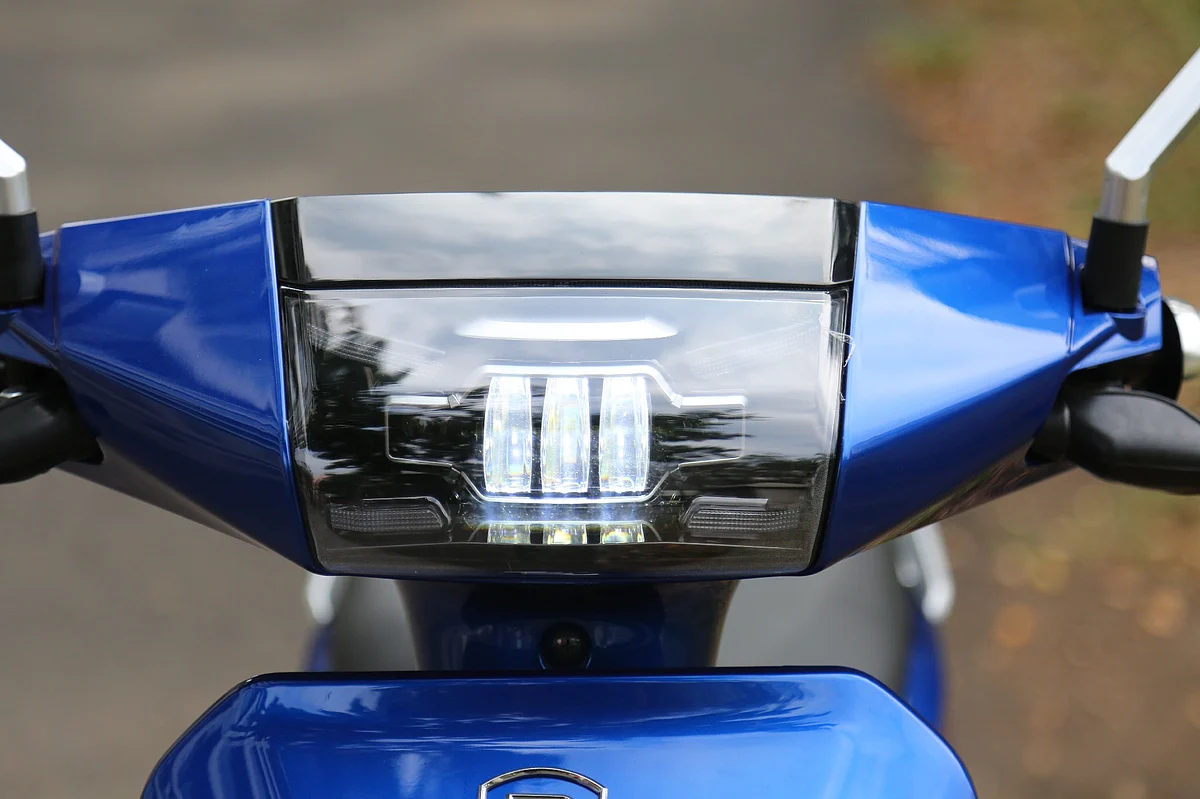 Headlight looks smart and works well