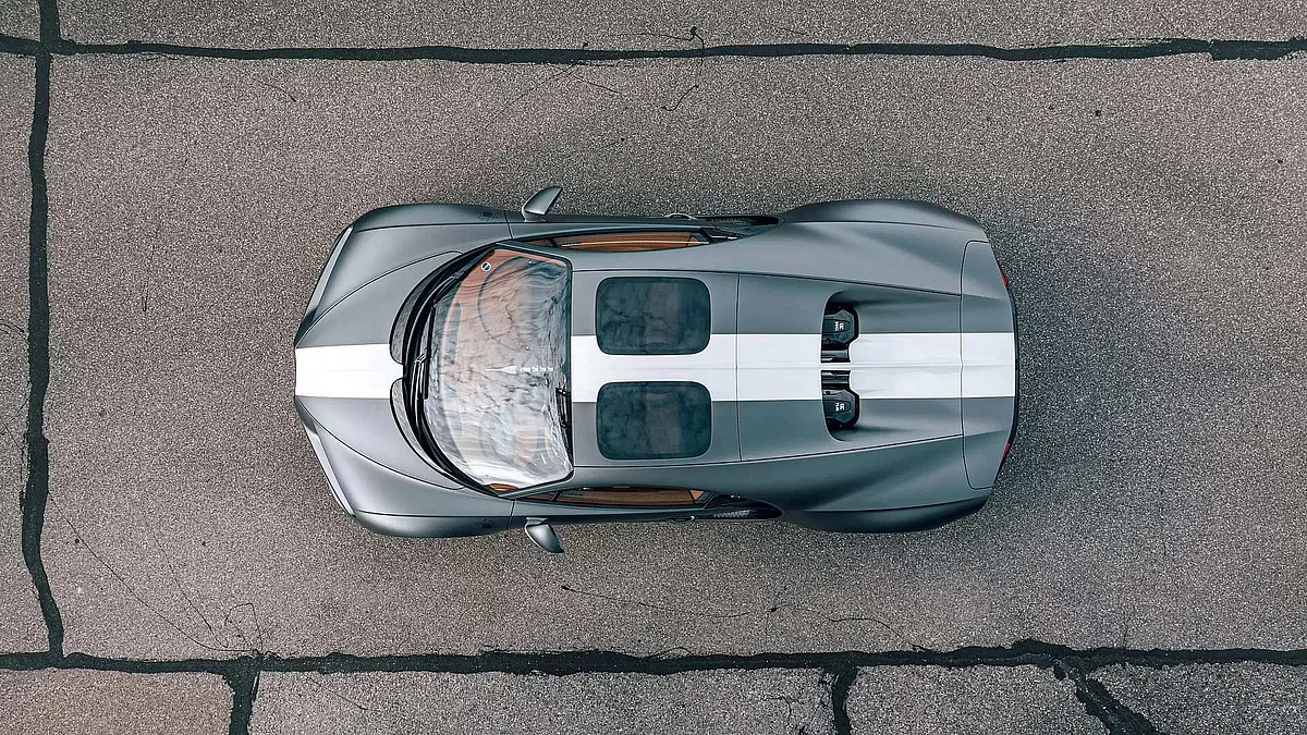 The special edition Chiron Sport gets a matt grey colour scheme like the aircraft from 20th century