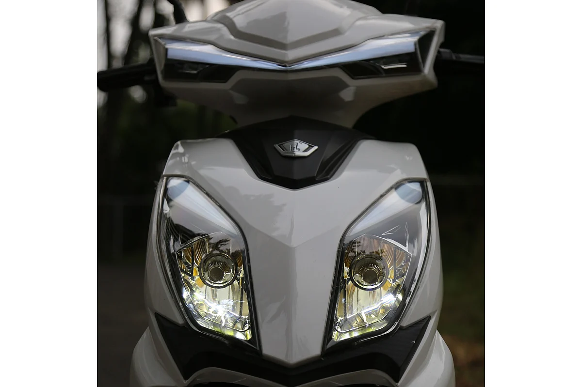 Headlight works well, offers wide beam spread