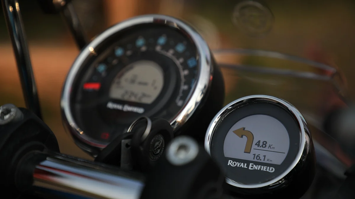 The small dial doubles up as a navigator display and as a digital clock
