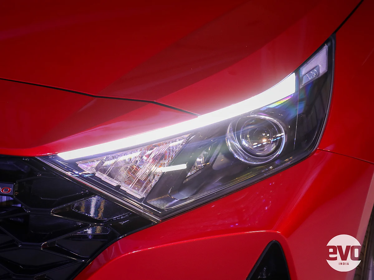 Sharp LED projector headlamps with LED DRLs