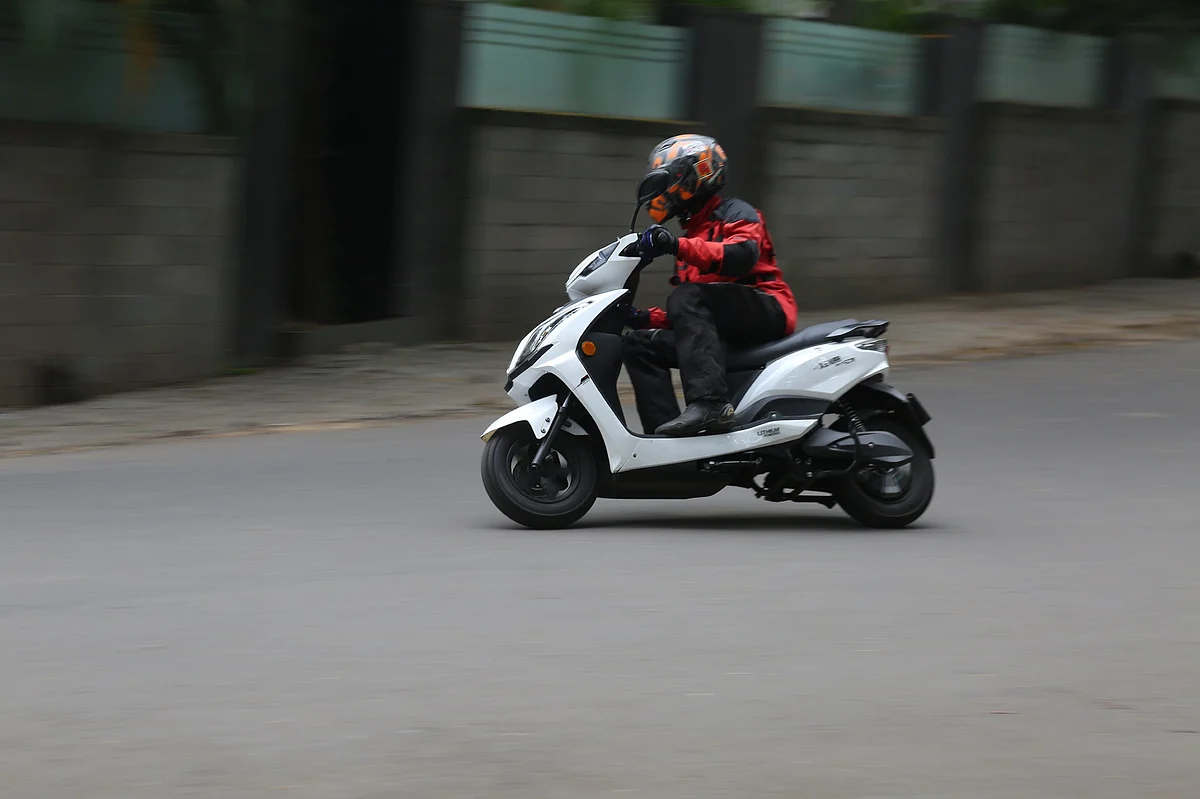 High-set and heavy battery has an effect while tipping into corners