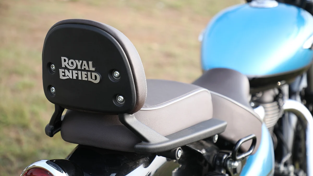 Equipped with pillion backrest