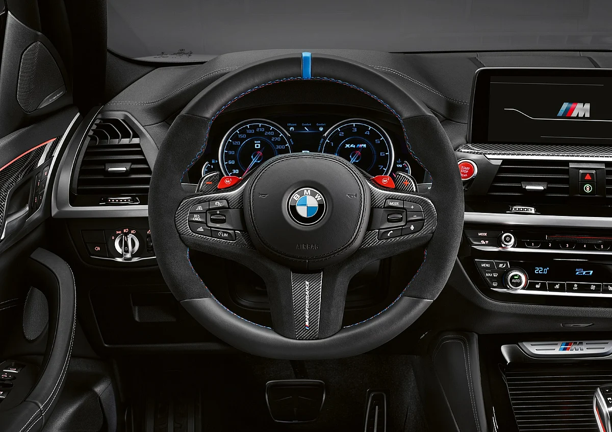 An M-style cockpit with a 12.3-inch MID