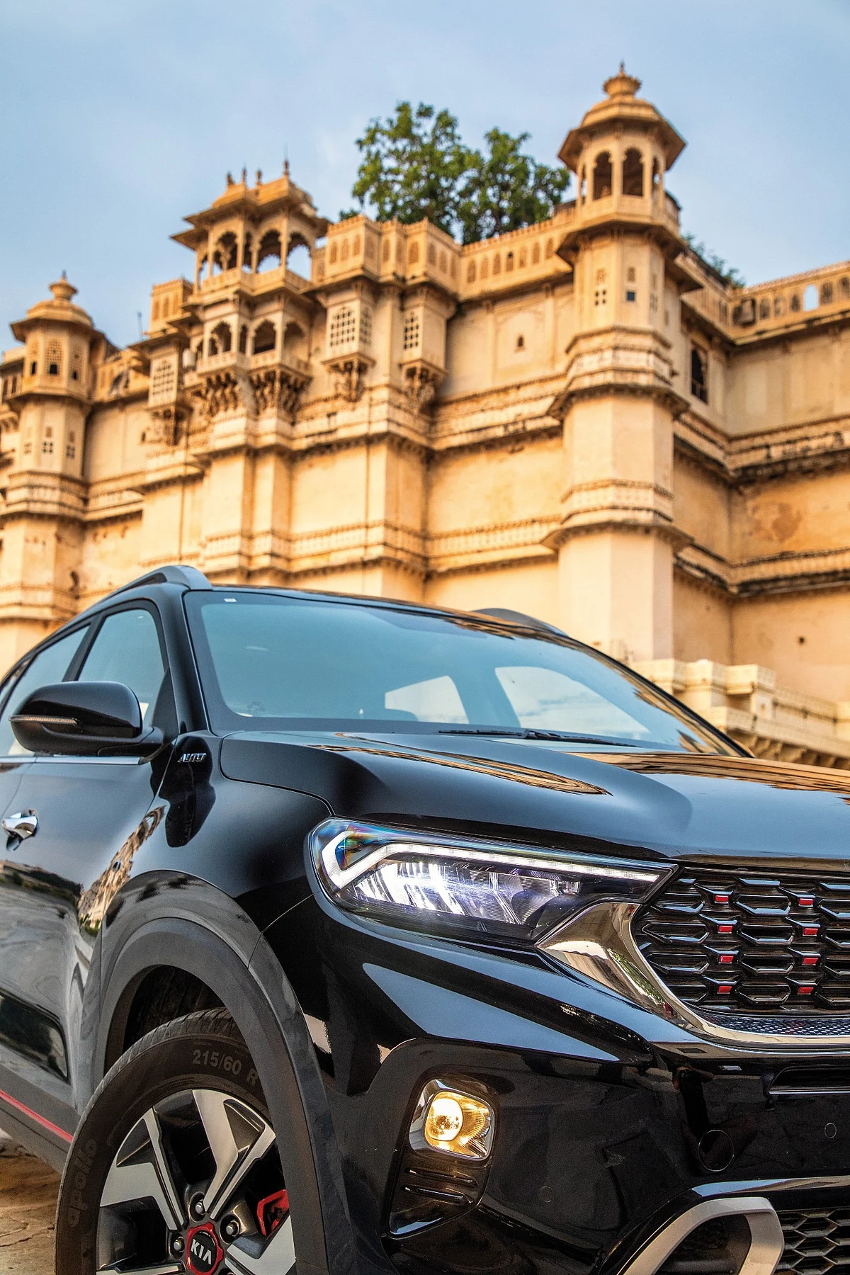The Sonet’s Heartbeat DRLs have been inspired by a Tiger’s eye