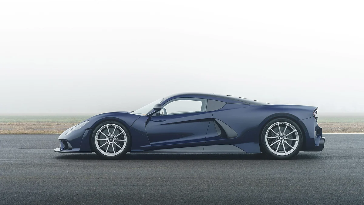 Gets forged aluminum wheels and 380mm Brembo carbon ceramic discs