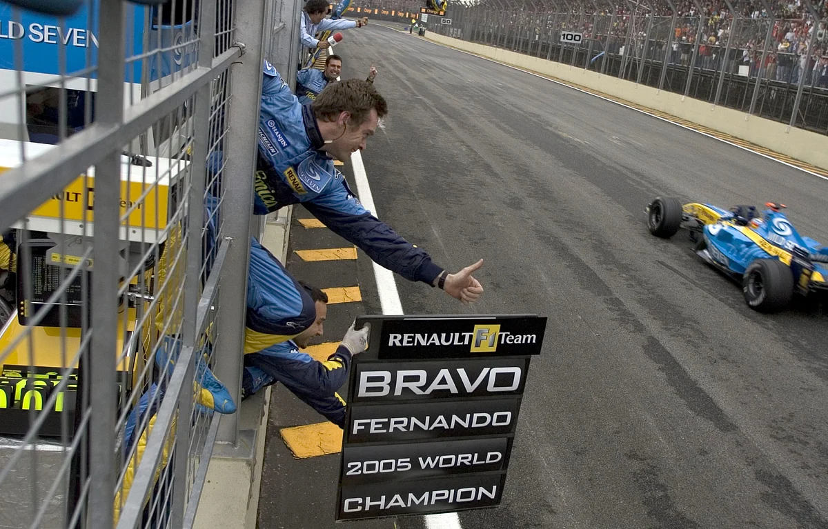 Alonso (and the R25) bringing it home at the 2005 Brazilian Grand Prix