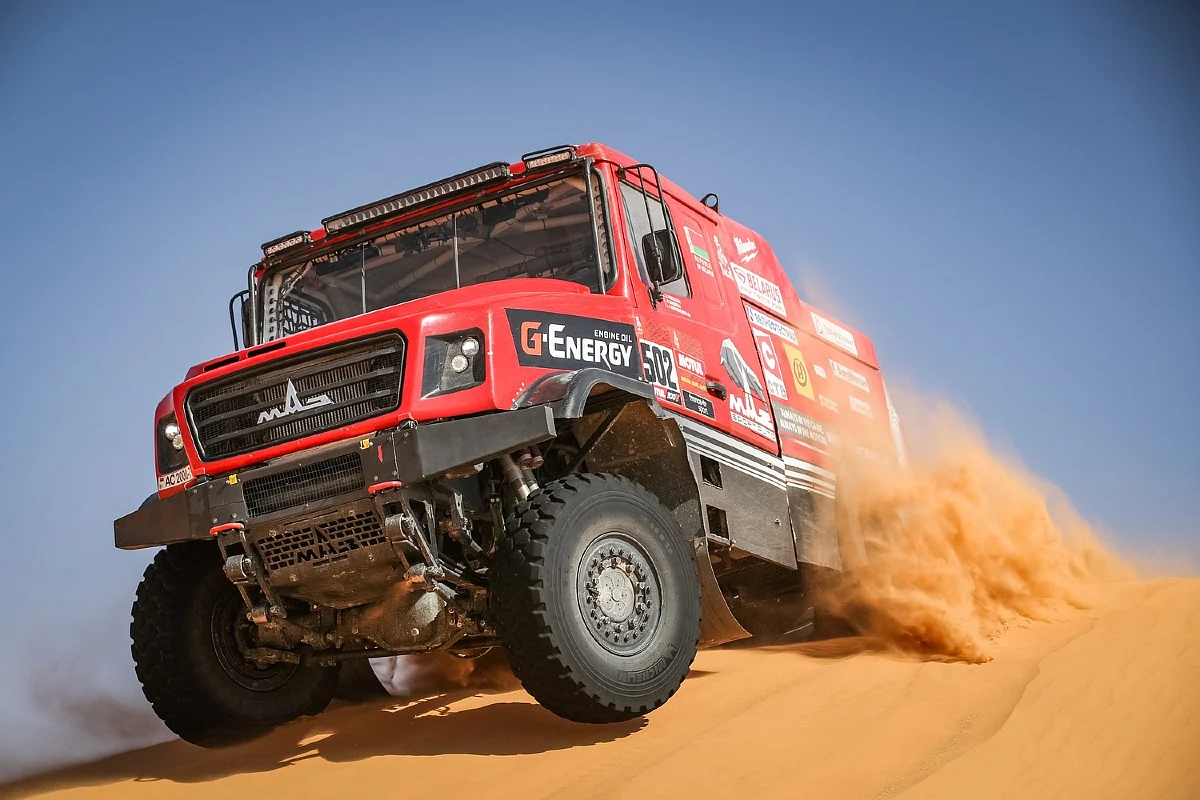 Siarhei Viazovich was leading the special in the truck race after 262km mark