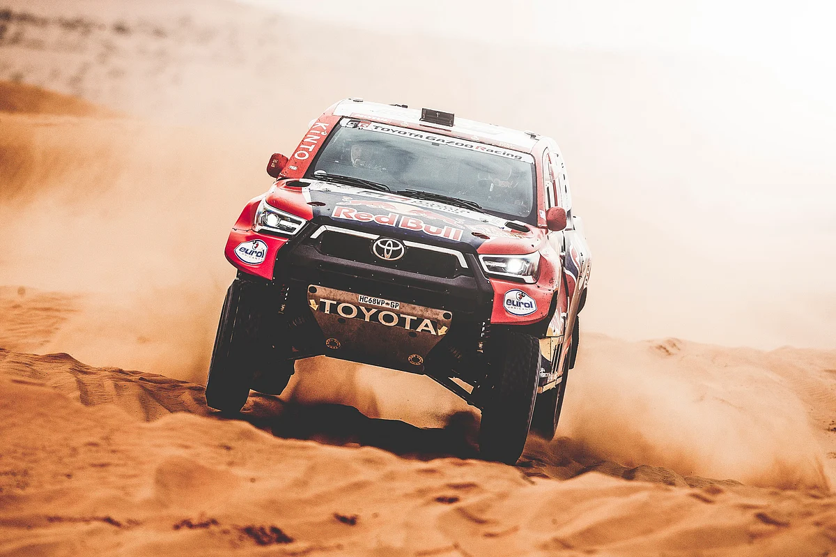 Nasser Al-attiyah is just five minutes behined Peterhansel