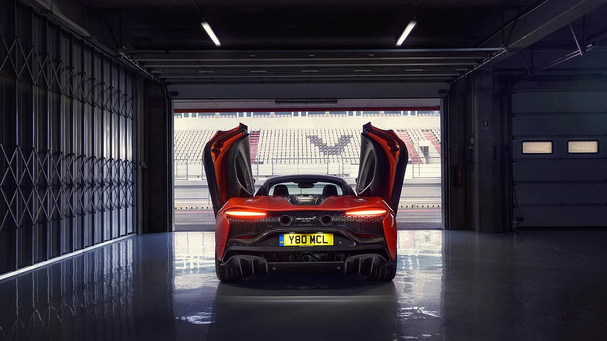 Now that's a rump to adore!