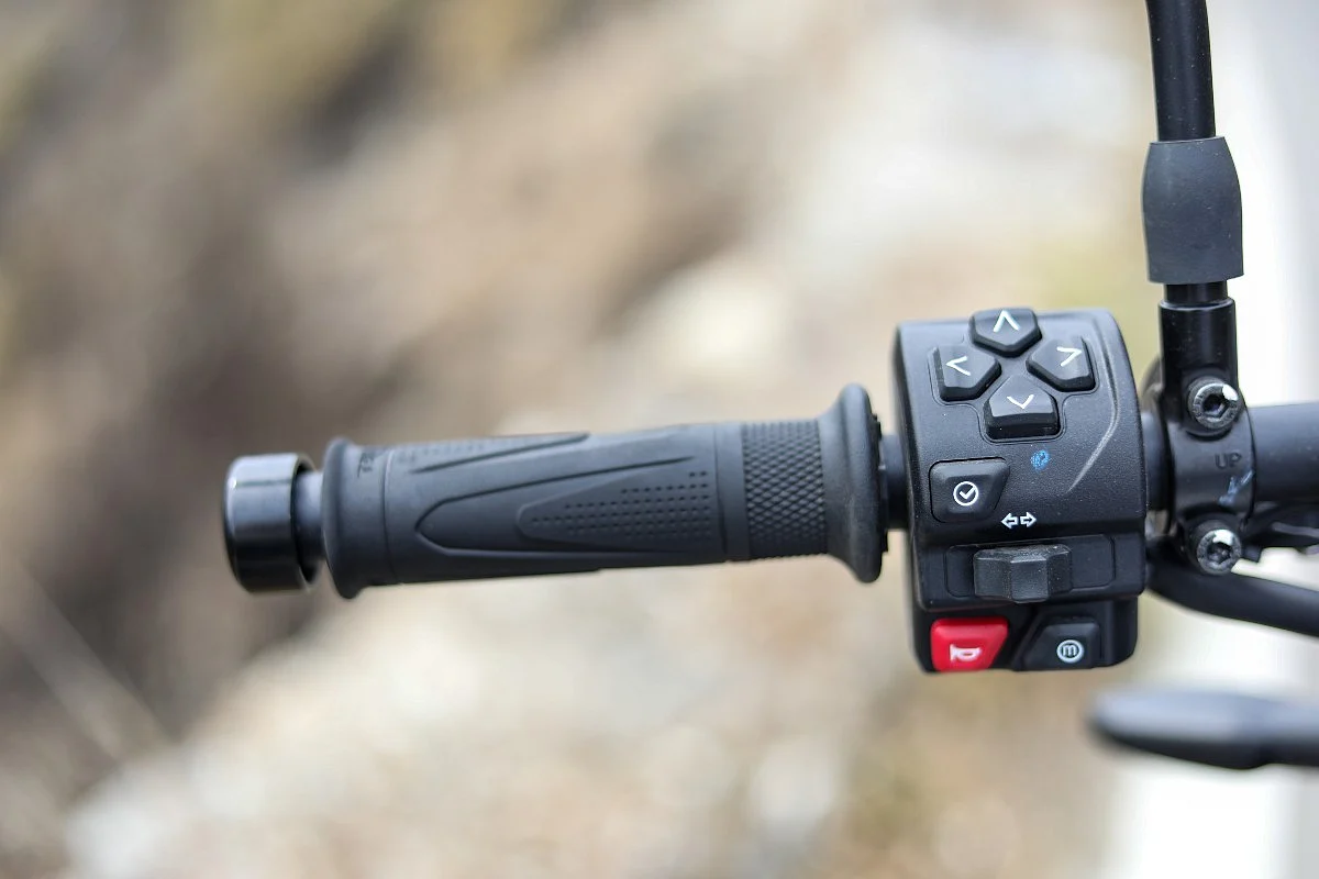 The Trident 660 gets the optional My Triumph connectivity system enabling GoPro and smartphone connectivity