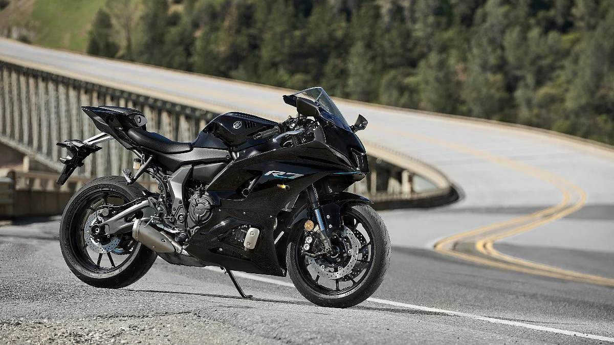 The all-new R7 in Yamaha Black