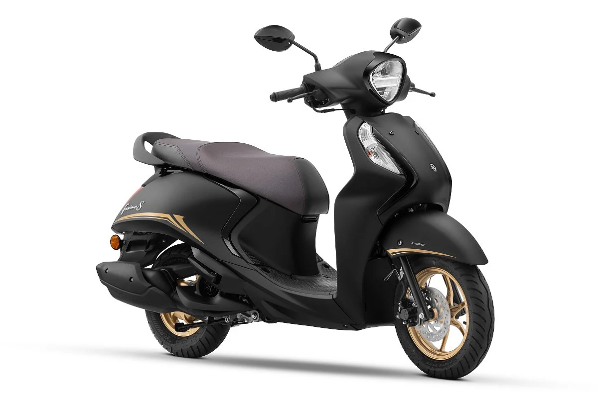 Yamaha Fascino 125 Fi Hybrid in Matt Black Special