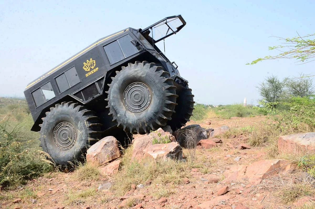 The Sherp's cabin can be accessed through the front or rear hatches