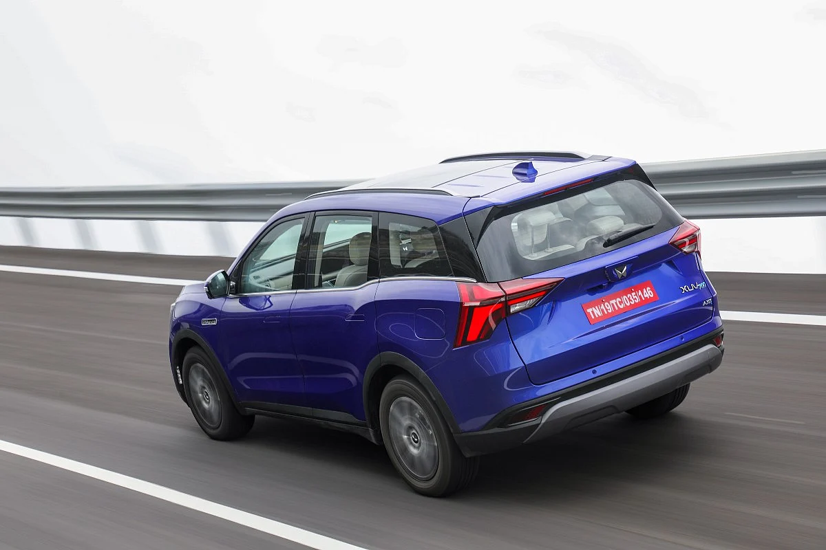 18-inch wheels properly fill out the arches of the XUV700, enhancing the SUV's stance