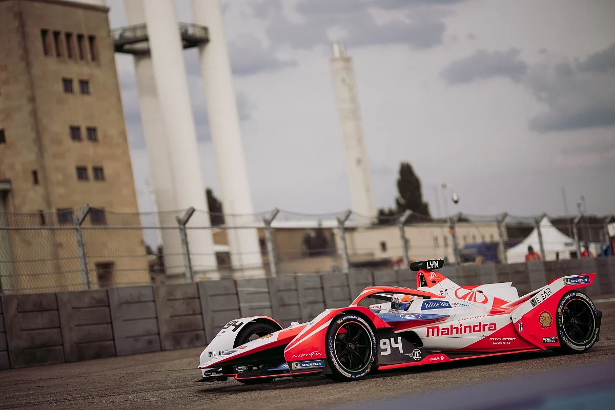 Even after a safety car and multiple yellow flags, Sims managed to defend his position from the drivers behind