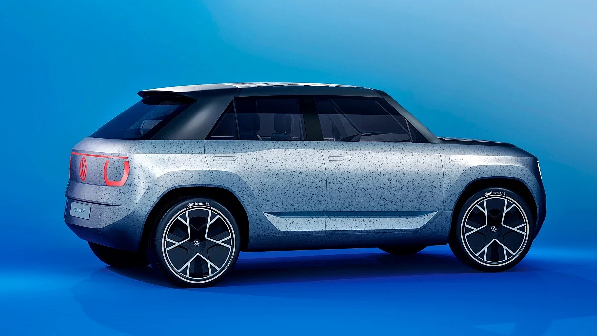 The clear-finish paintwork is made of recycled wood chips dyed in blue colour