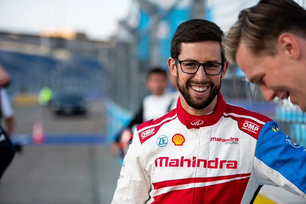 Alexander Sims is retained for a second season with Mahindra Racing