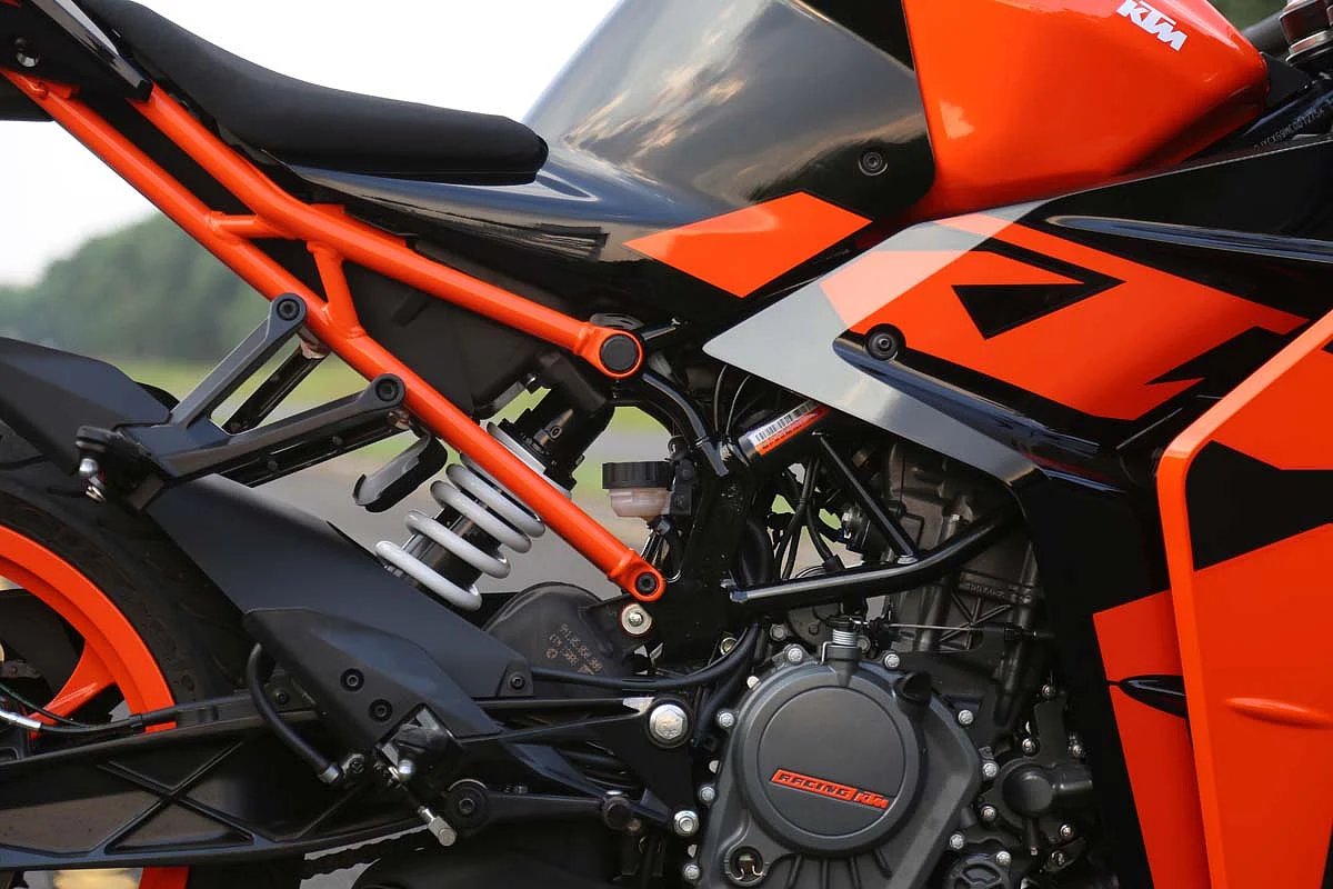 The engine is identical to the one found on the previous bike