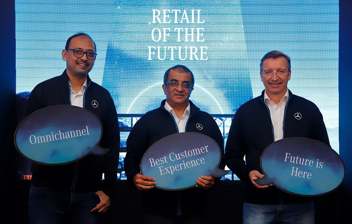From L-R: Santosh Iyer, VP Sales and Marketing, Mercedes-Benz India, Mohan Mariwala, Founder/MD, Auto Hangar India, and Martin Schwenk, MD and CEO, Mercedes-Benz India, displaying the key messages of the Retail of the Future strategy