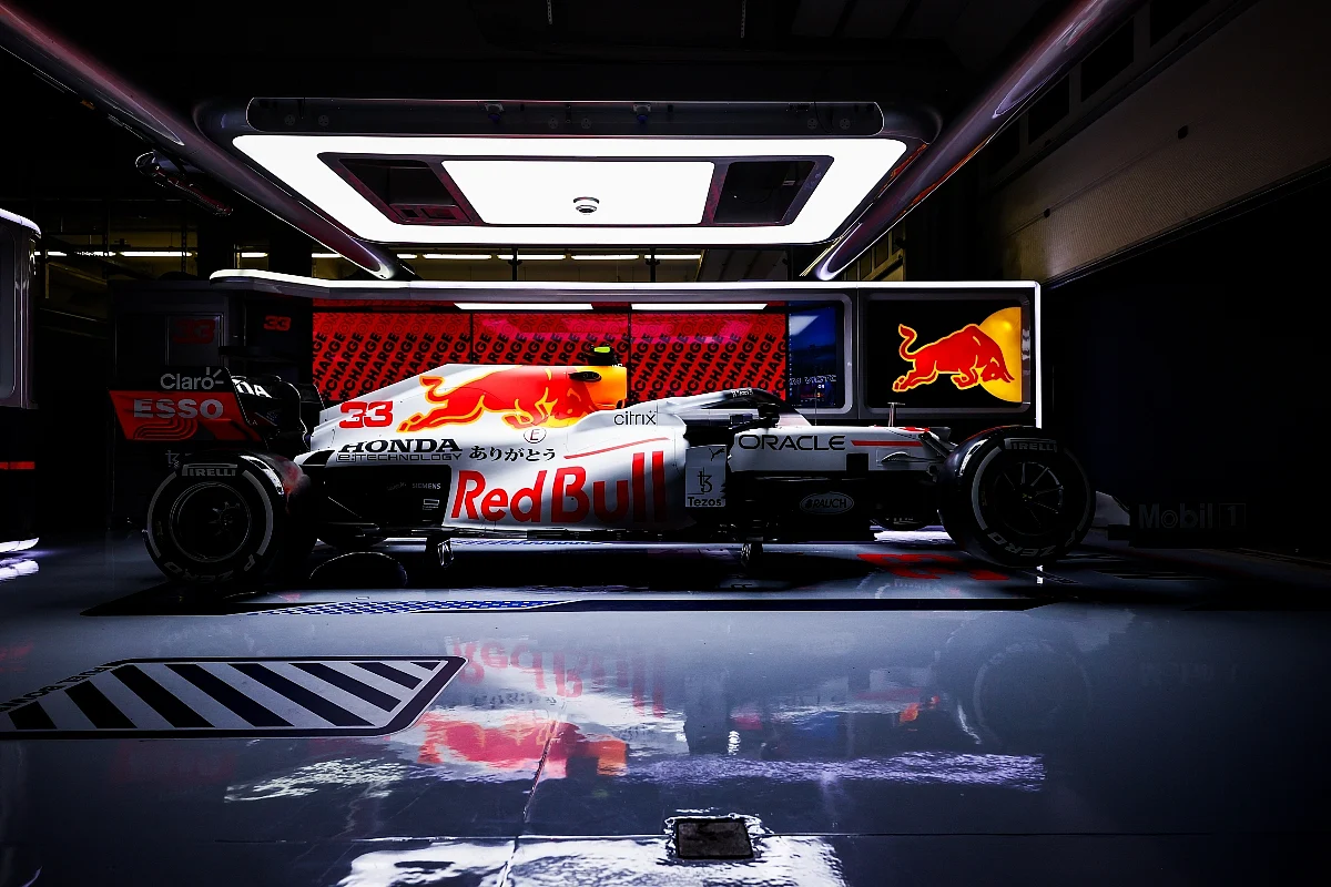 The white and red livery is aimed to represent the Japanese flag, the home of Honda, and was initially scheduled to be showcased to the public at the Japanese GP.