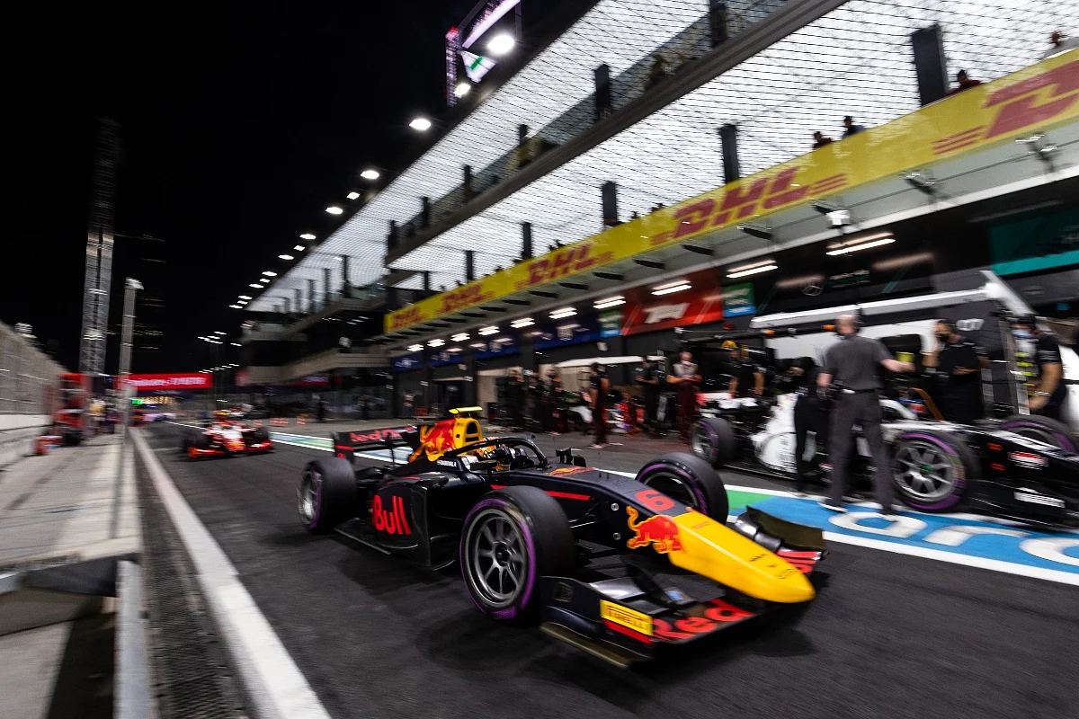 As the race was underway after a delayed start, the race was quickly halted as the red flag was brought out after a collision between Théo Pourchaire and Enzo Fittipaldi.