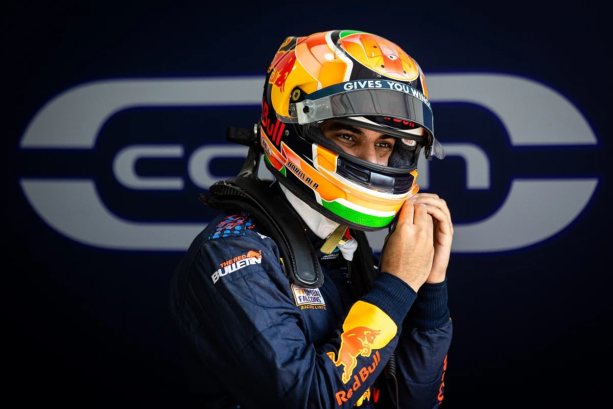 As the race progressed towards the finishing stages, Jehan started making his way through the pack and found himself in P6.